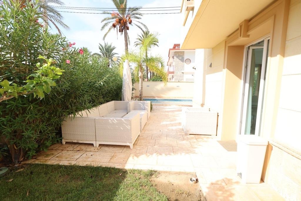 Garden in villa for sale in Cabo Roig