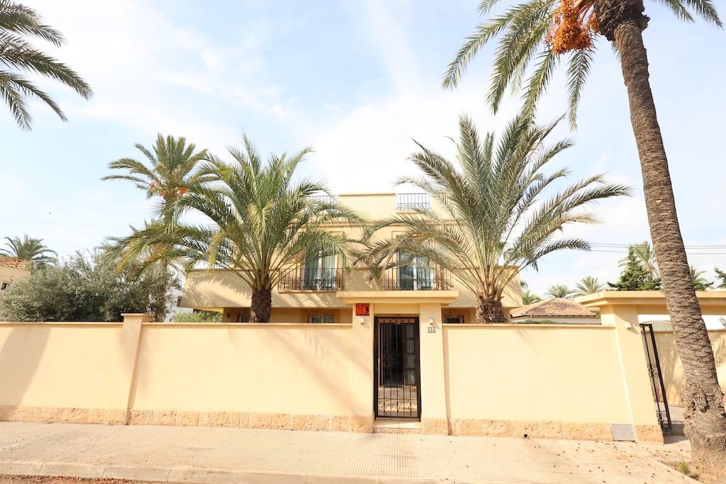 Living room in villa for sale in Cabo Roig