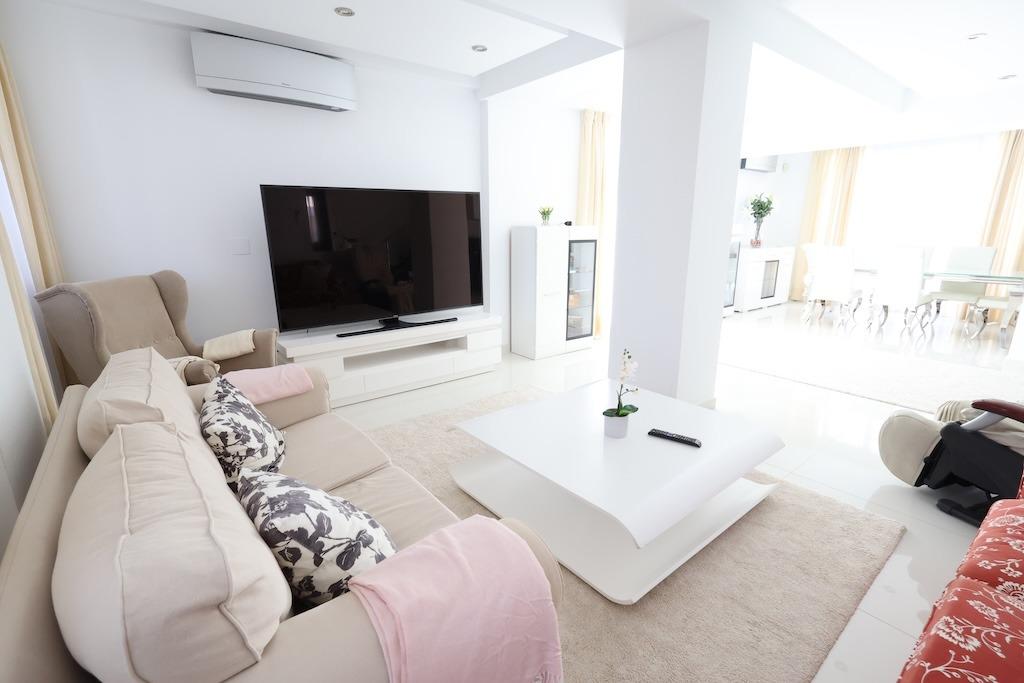 Garden in villa for sale in Cabo Roig