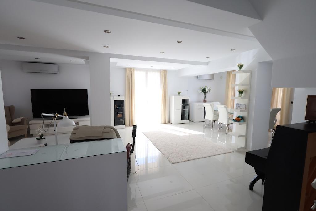 Bedroom in villa for sale in Cabo Roig