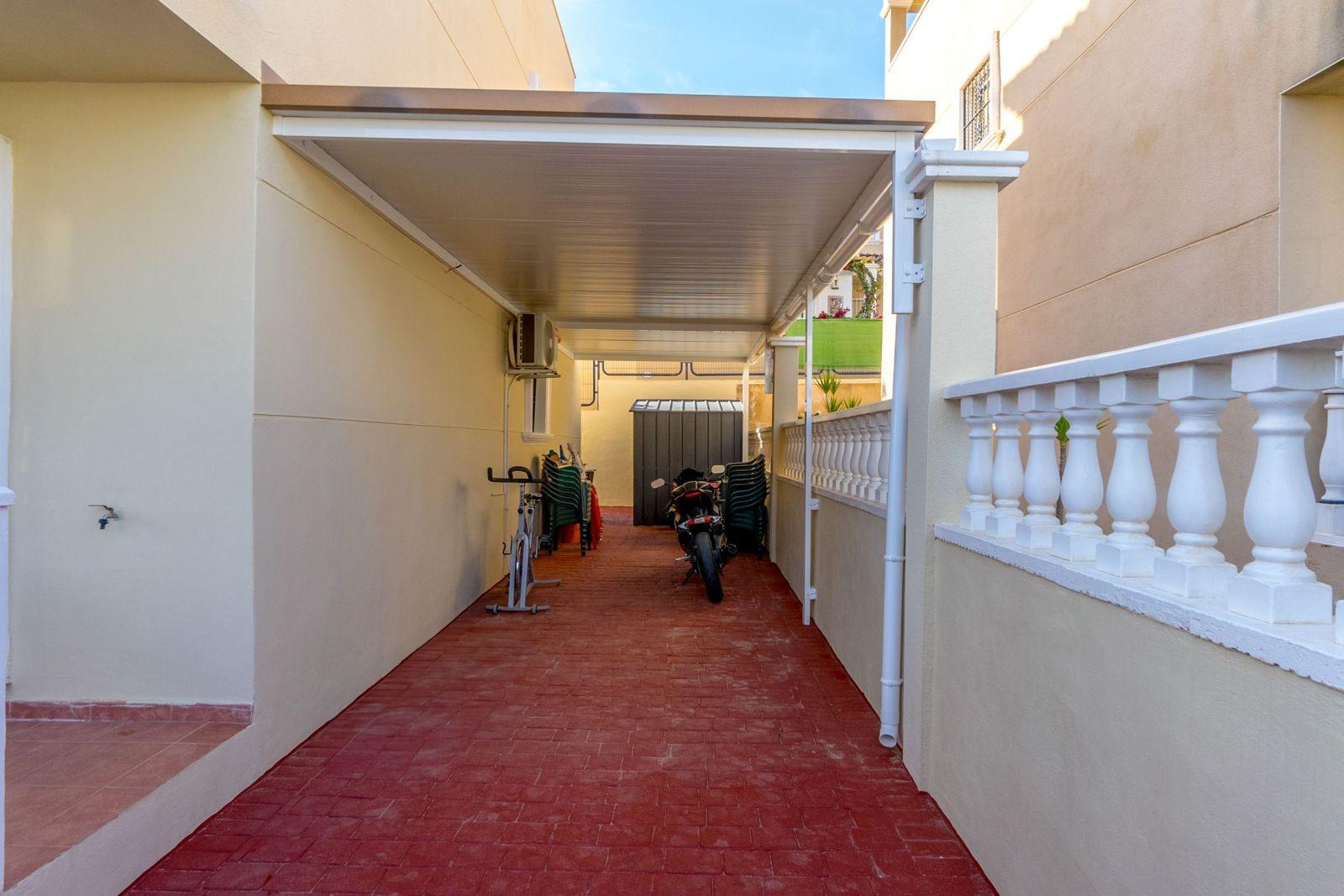 Exterior view in terraced for sale in San Miguel de Salinas