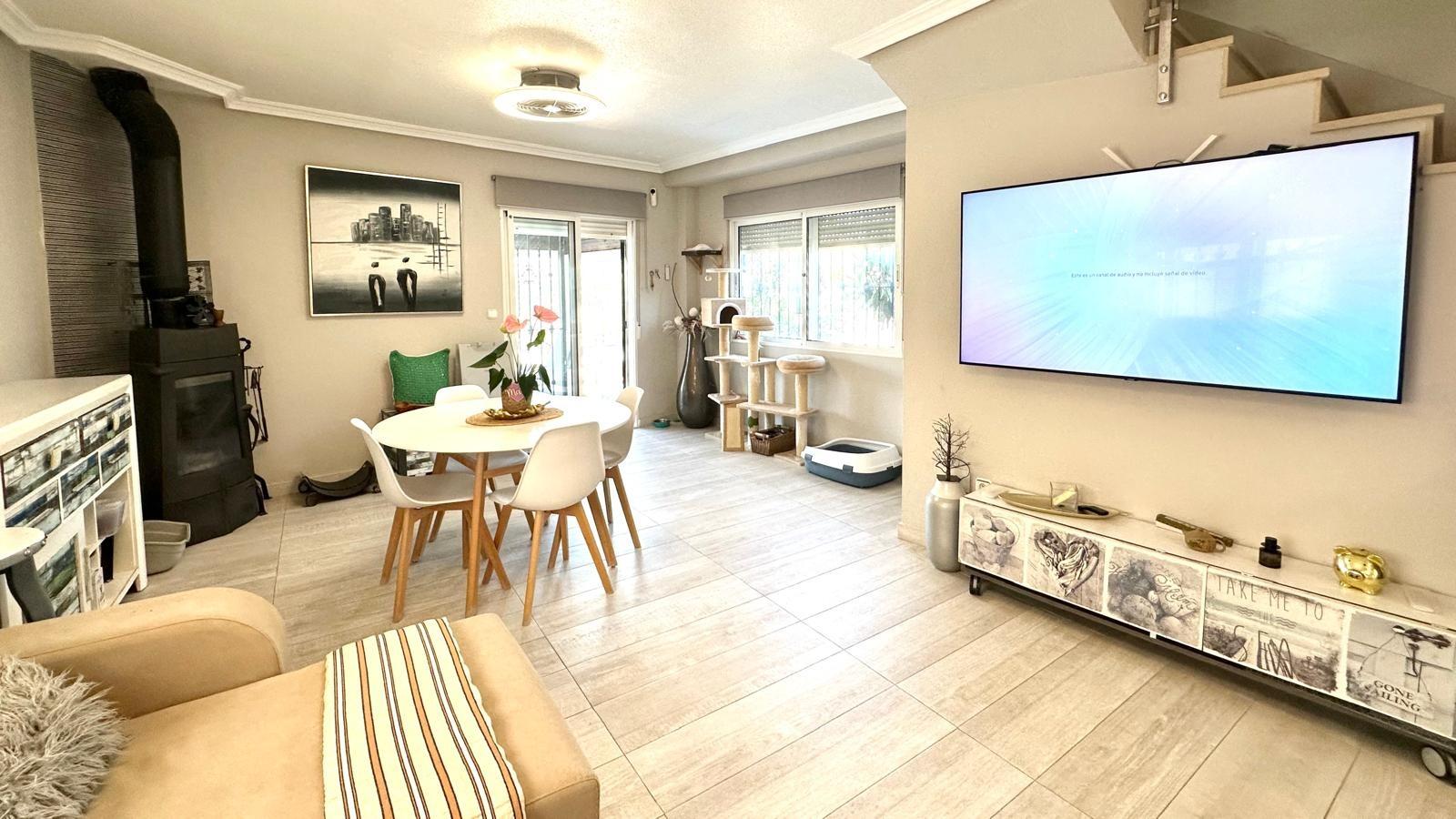 Garden in villa for sale in Orihuela Costa