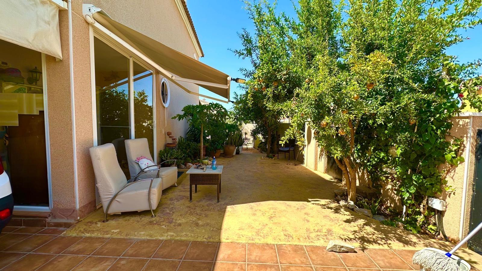 Garden in villa for sale in Orihuela Costa