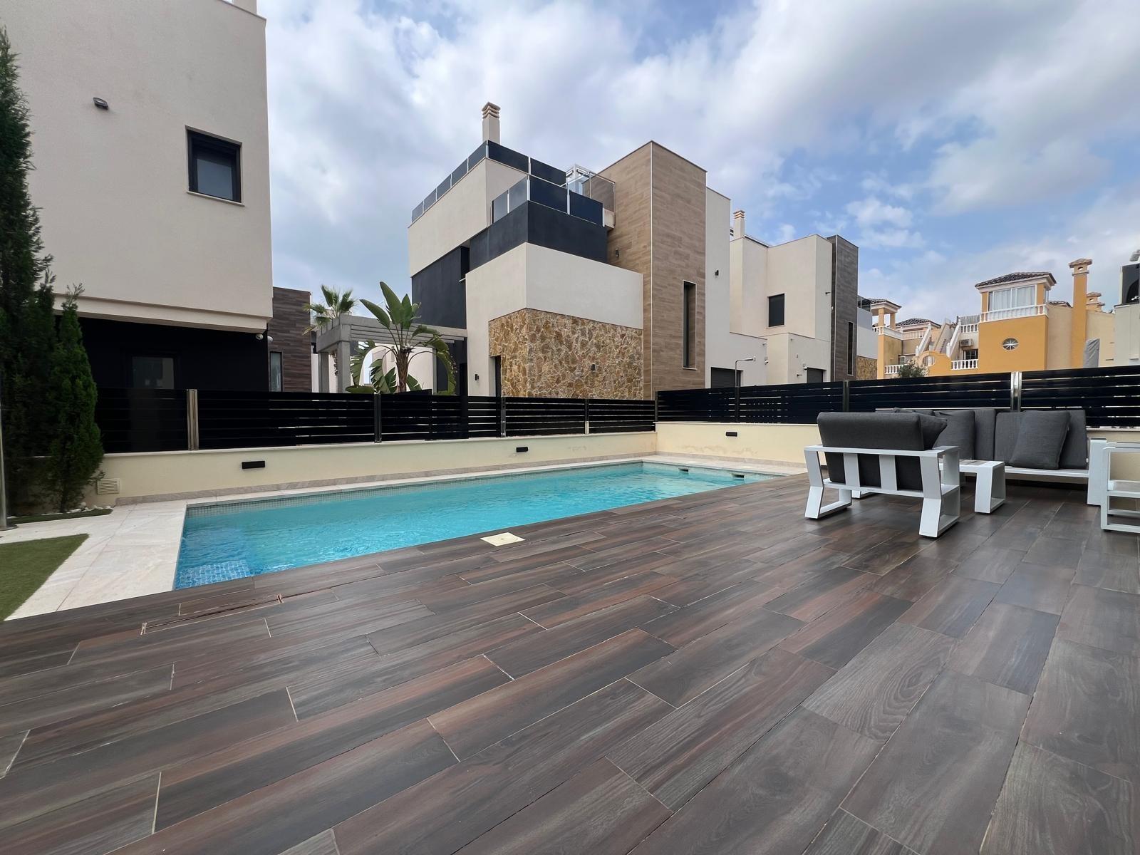 Exterior view in villa for sale in Orihuela Costa