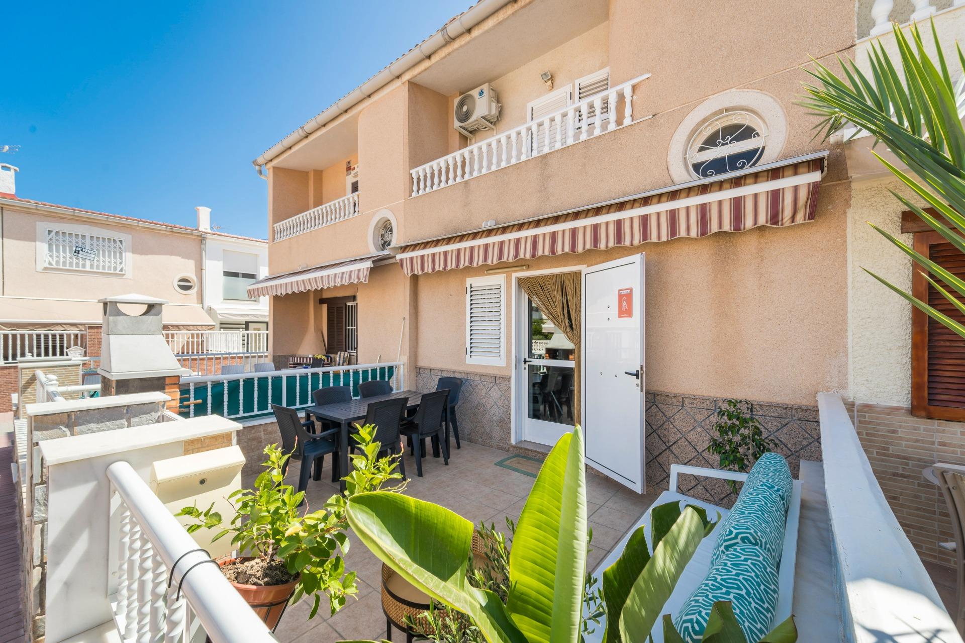 Beachside House with Tourist License Beautiful townhouse less than 200 meters from Playa de los Náuf