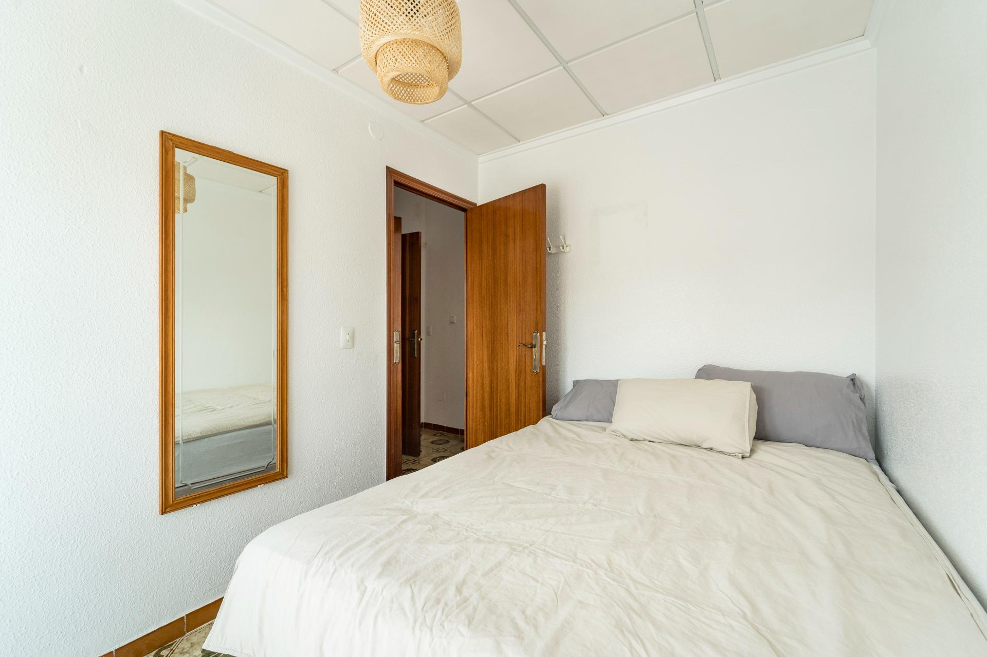 Bedroom in duplex for sale in Torrevieja
