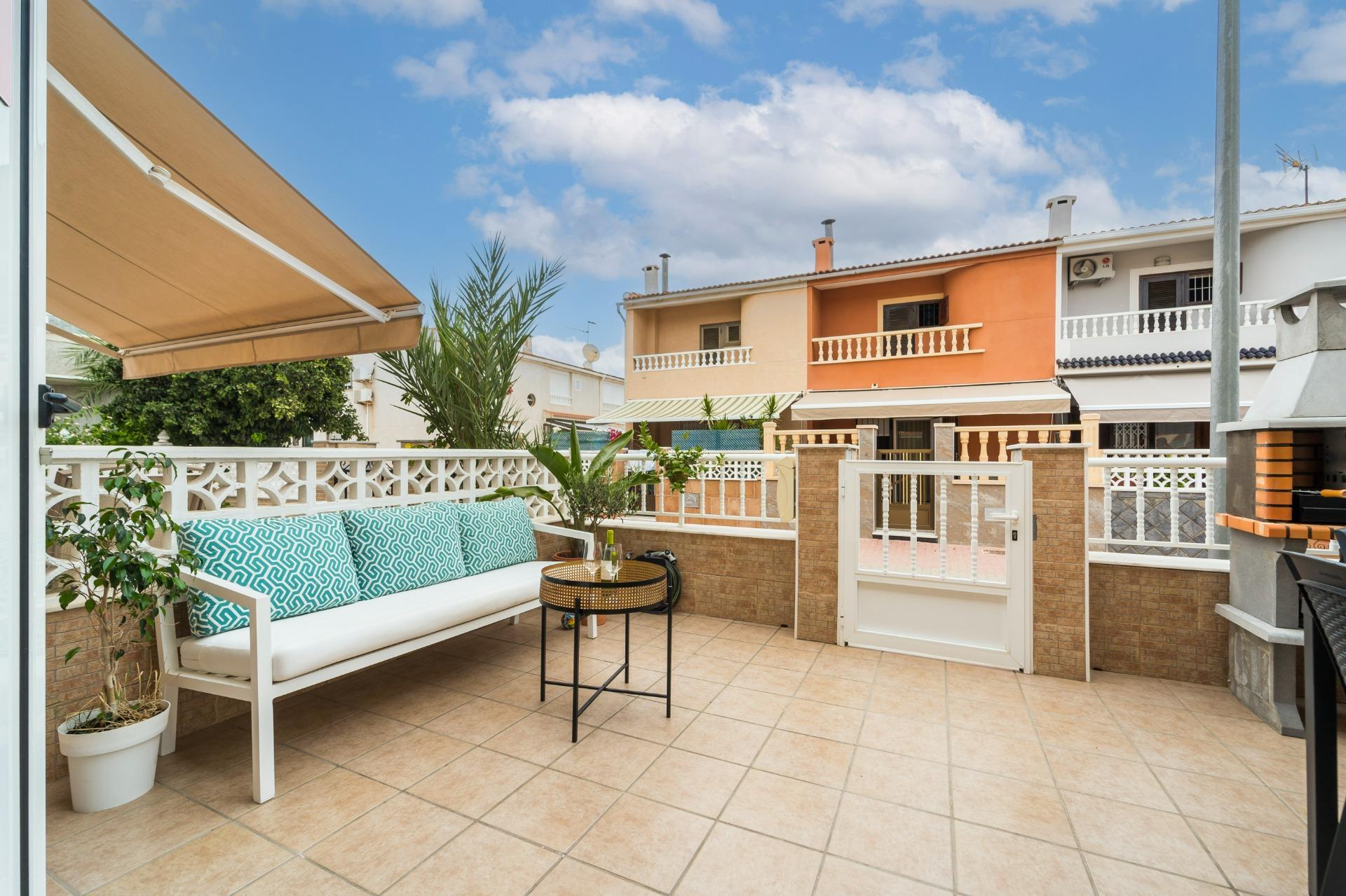 Beachside House with Tourist License Beautiful townhouse less than 200 meters from Playa de los Náuf