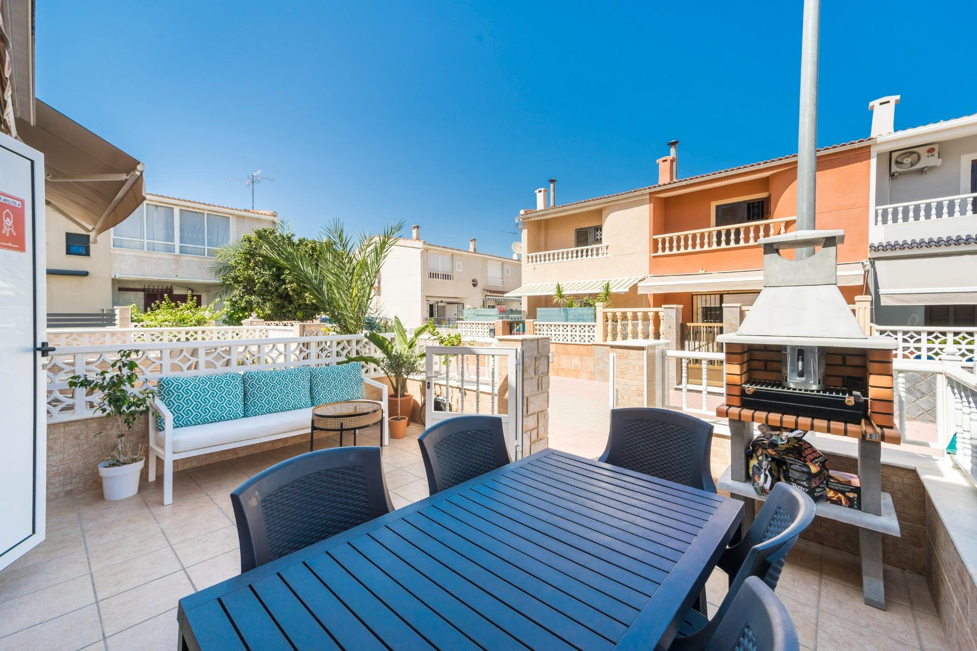Beachside House with Tourist License Beautiful townhouse less than 200 meters from Playa de los Náuf