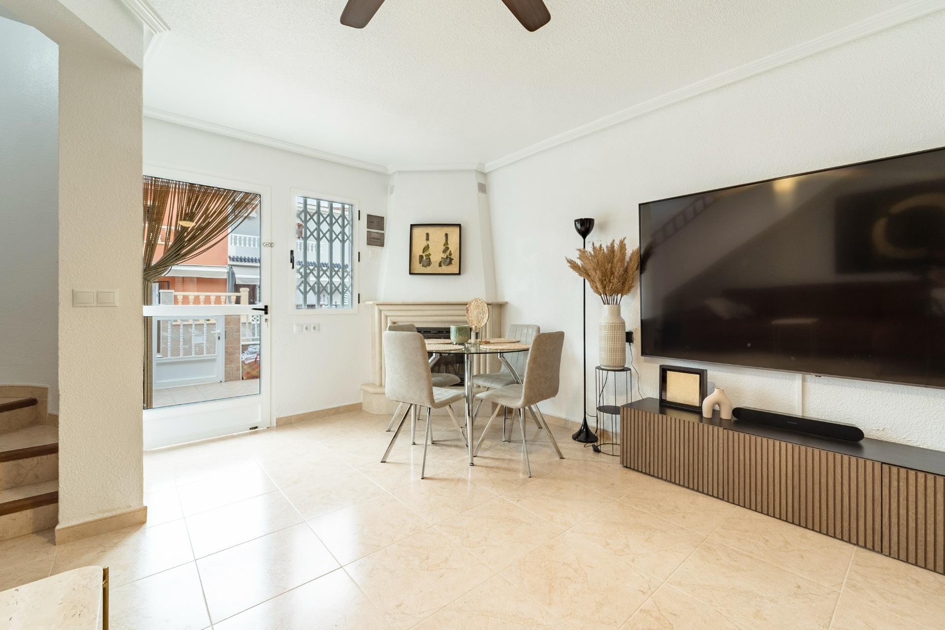 Beachside House with Tourist License Beautiful townhouse less than 200 meters from Playa de los Náuf