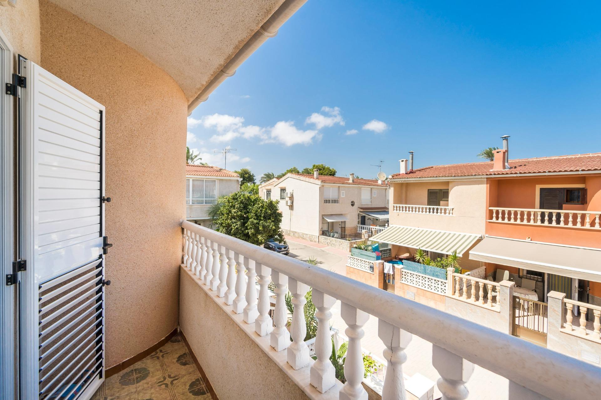 Garden in duplex for sale in Torrevieja