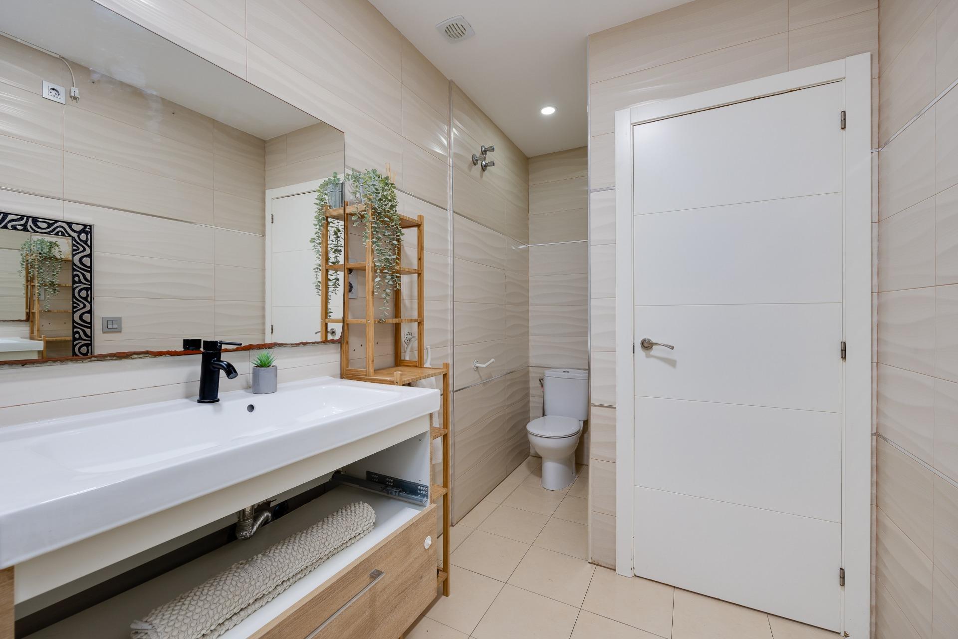 Bathroom in terraced for sale in Torrevieja
