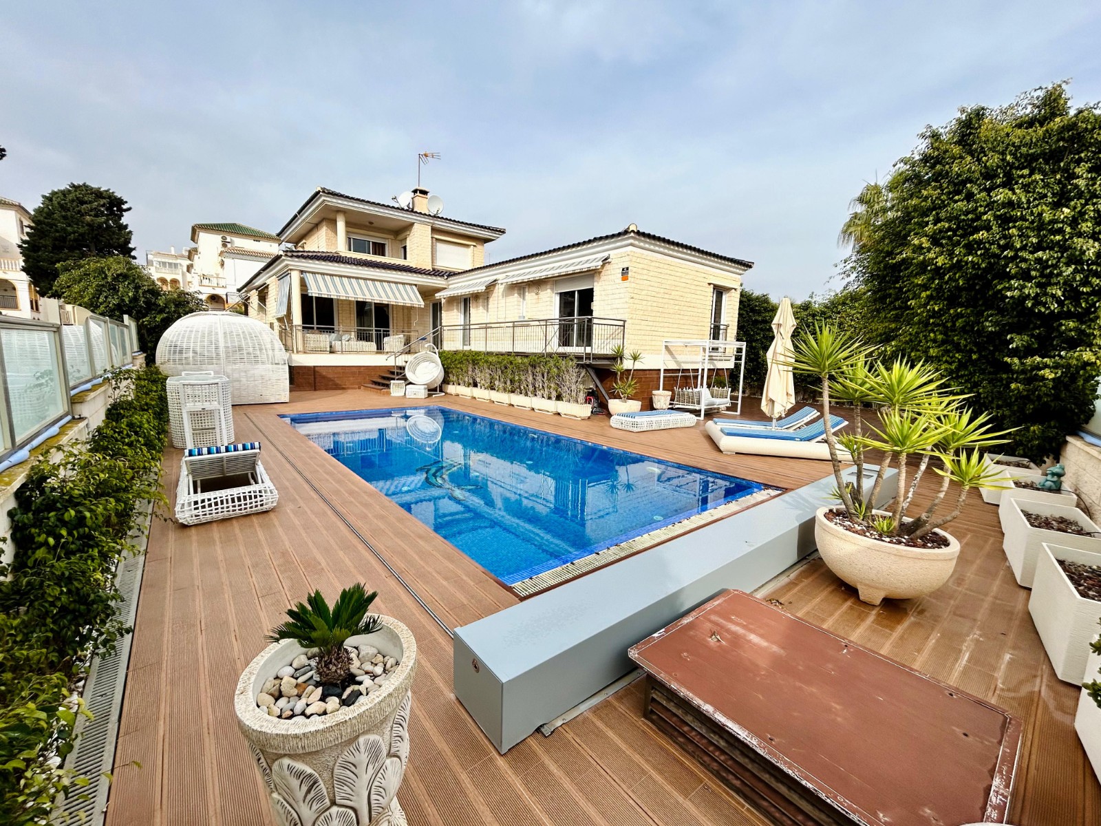 Exterior view in villa for sale in Torrevieja
