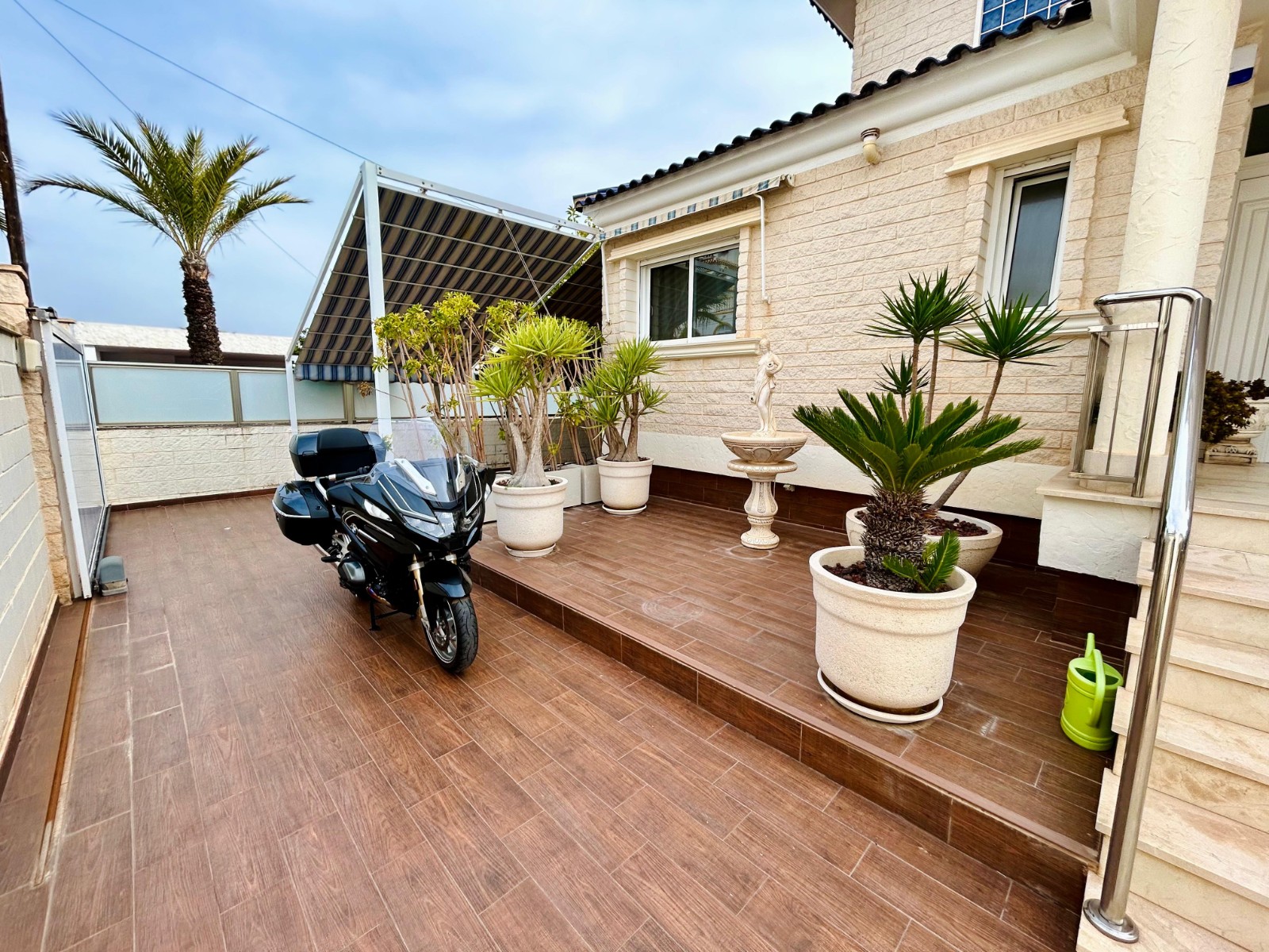 Terrace in villa for sale in Torrevieja