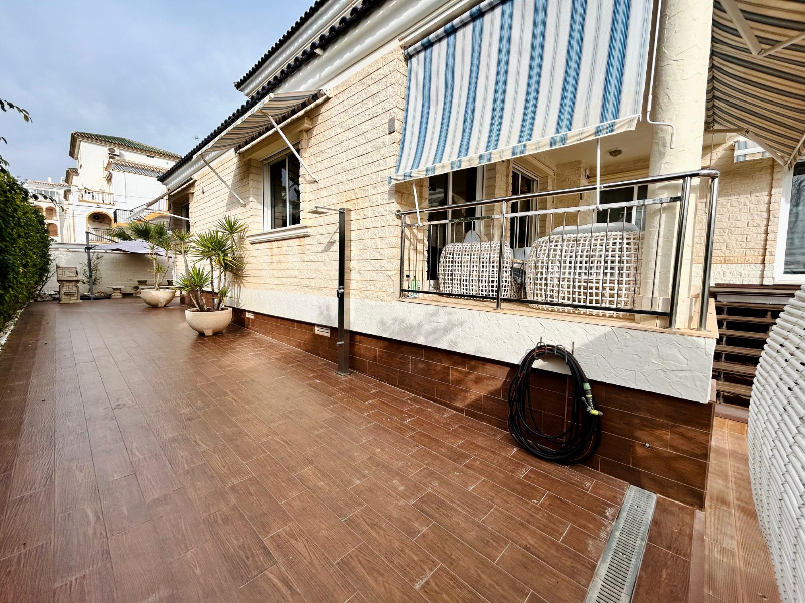 Terrace in villa for sale in Torrevieja