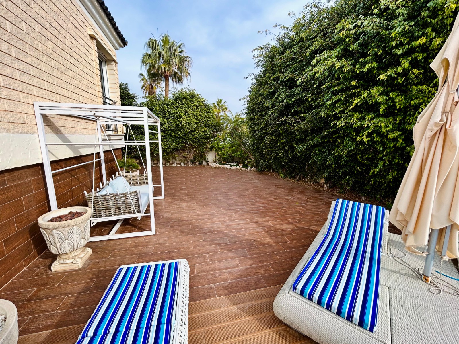 Pool area in villa for sale in Torrevieja