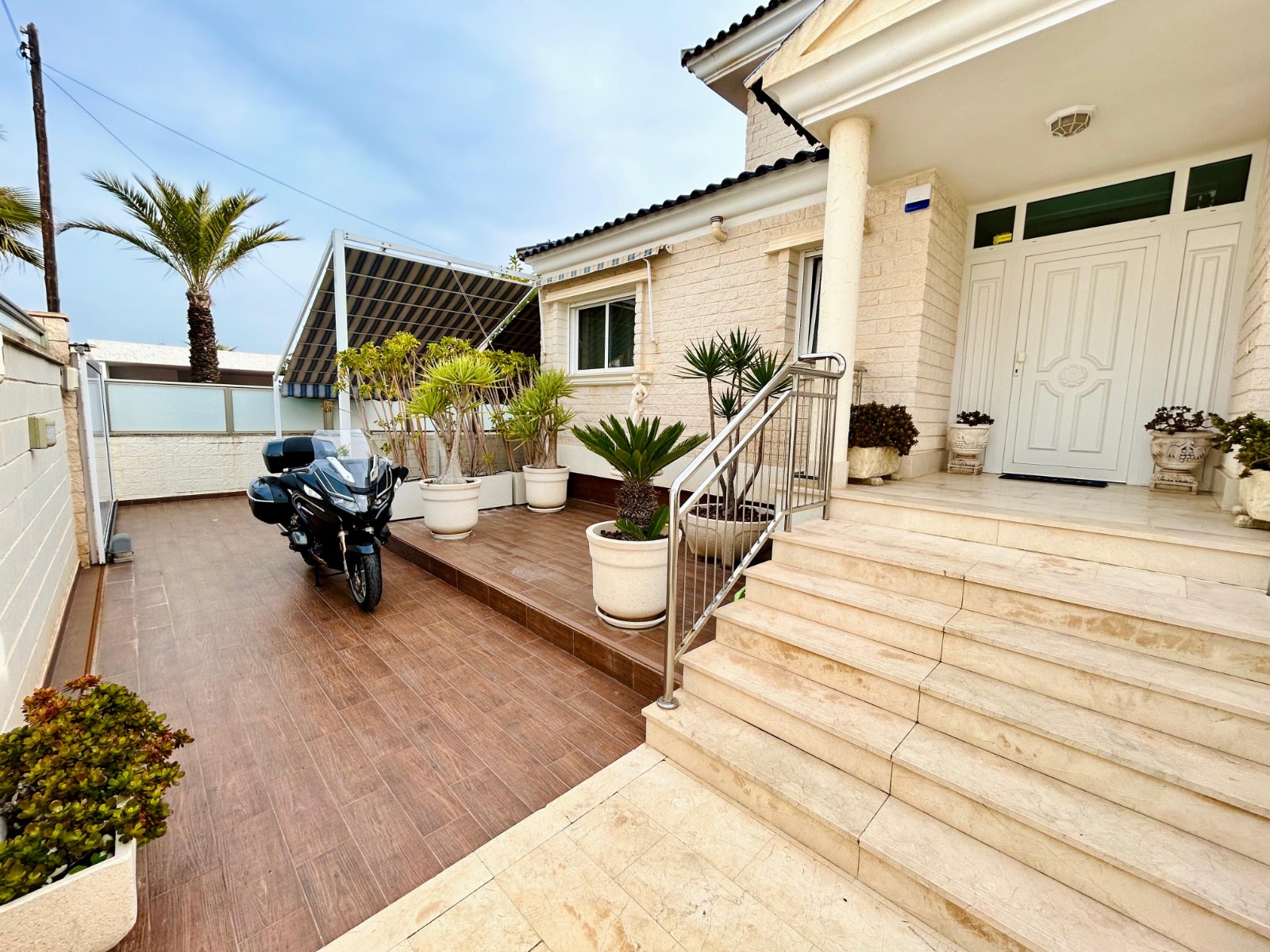 Dining area in villa for sale in Torrevieja