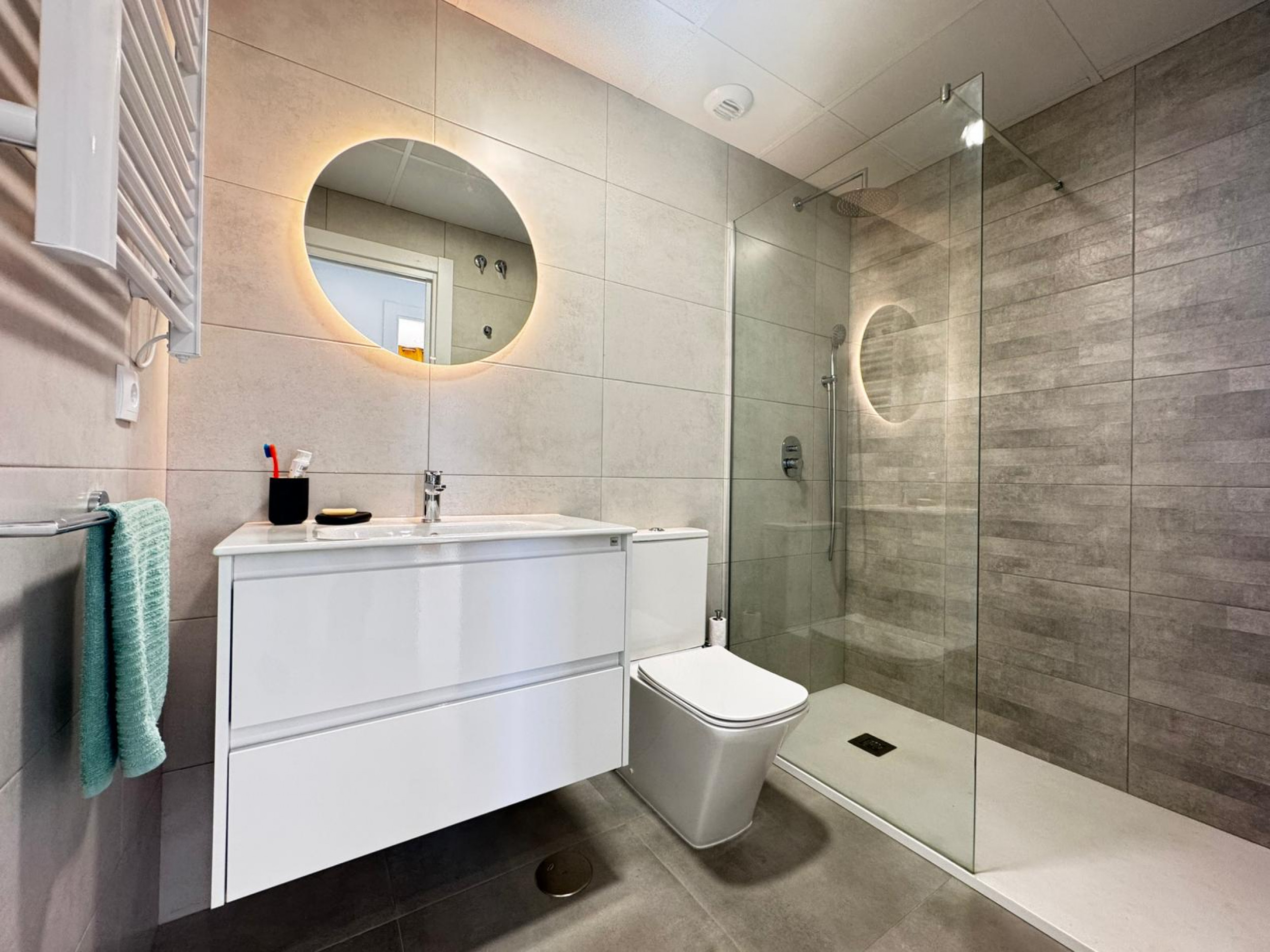 Master bedroom in apartment for sale in Torre Pacheco