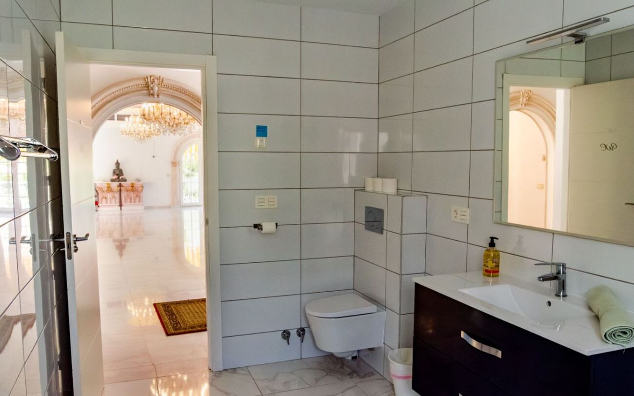 Master bedroom in villa for sale in Orxeta