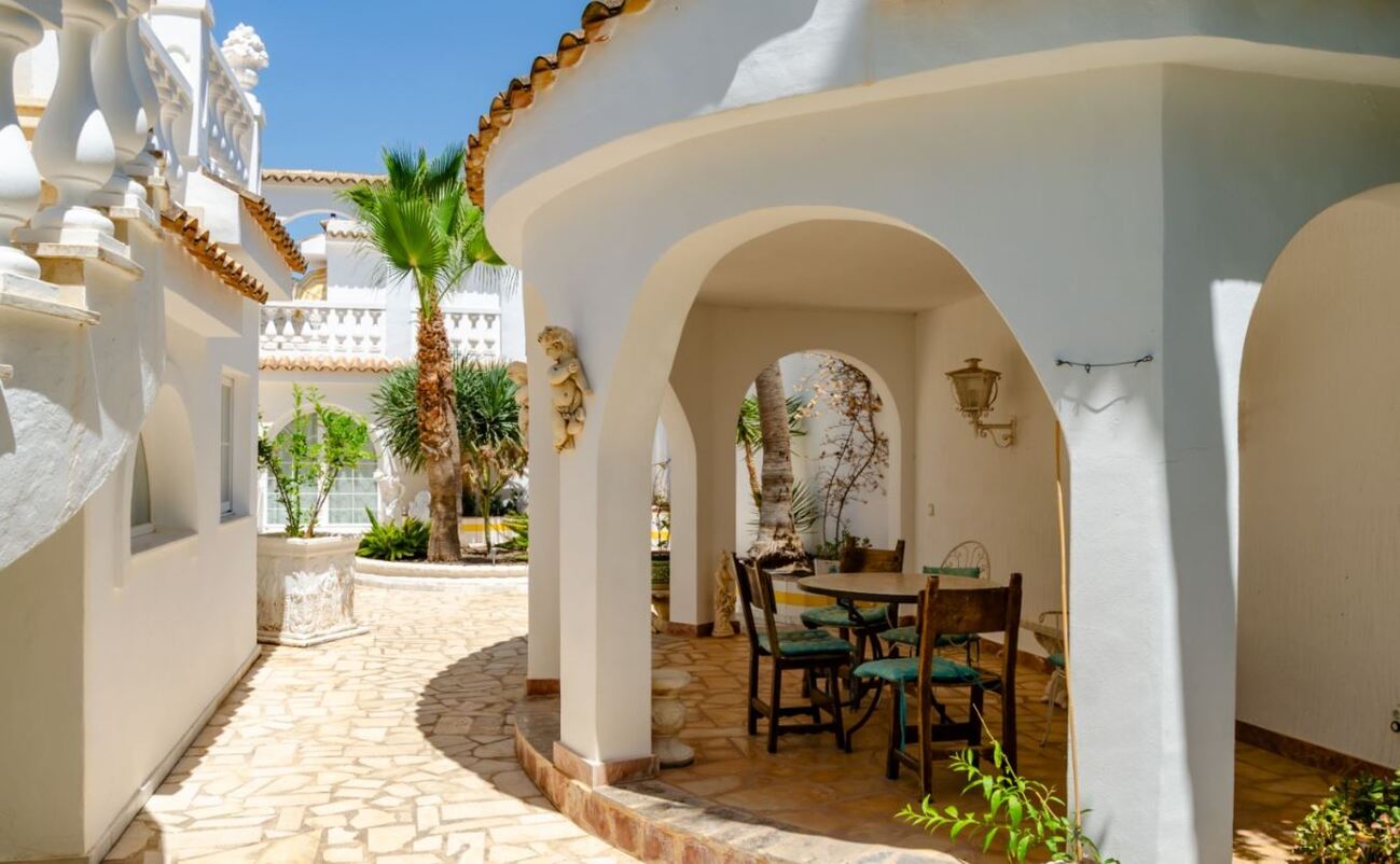 Bedroom in villa for sale in Orxeta