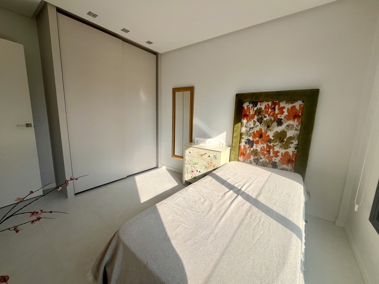 Bedroom in villa for sale in Los Dolses
