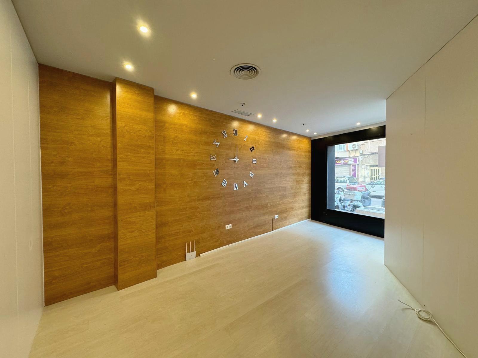 Pool area in commercial for sale in Guardamar del Segura