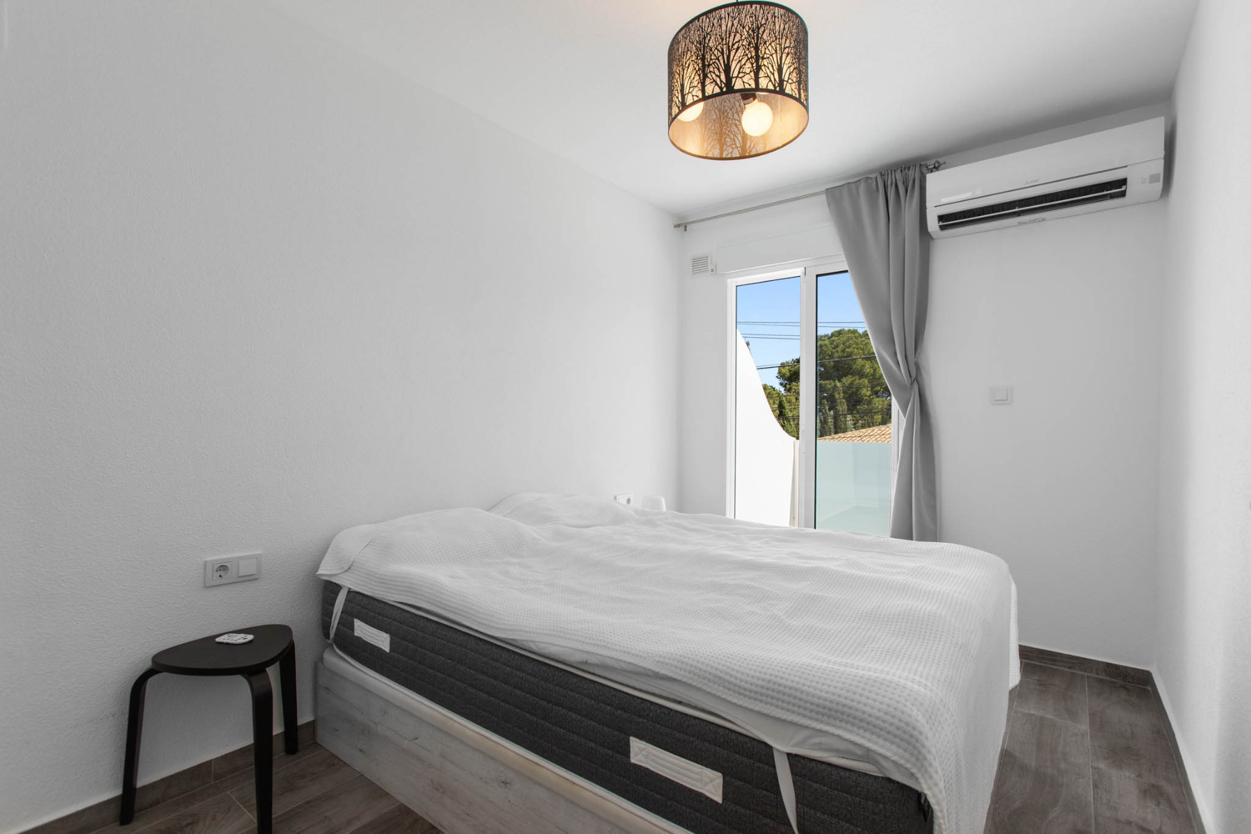 Master bedroom in duplex for sale in Torrevieja