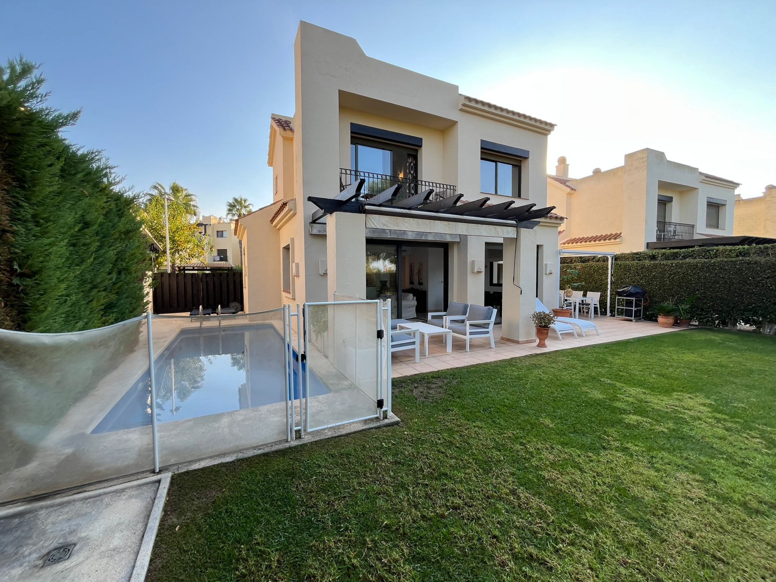 South-Facing Frontline Golf Detached Villa – Roda Golf, Murcia This beautifully presented two-storey
