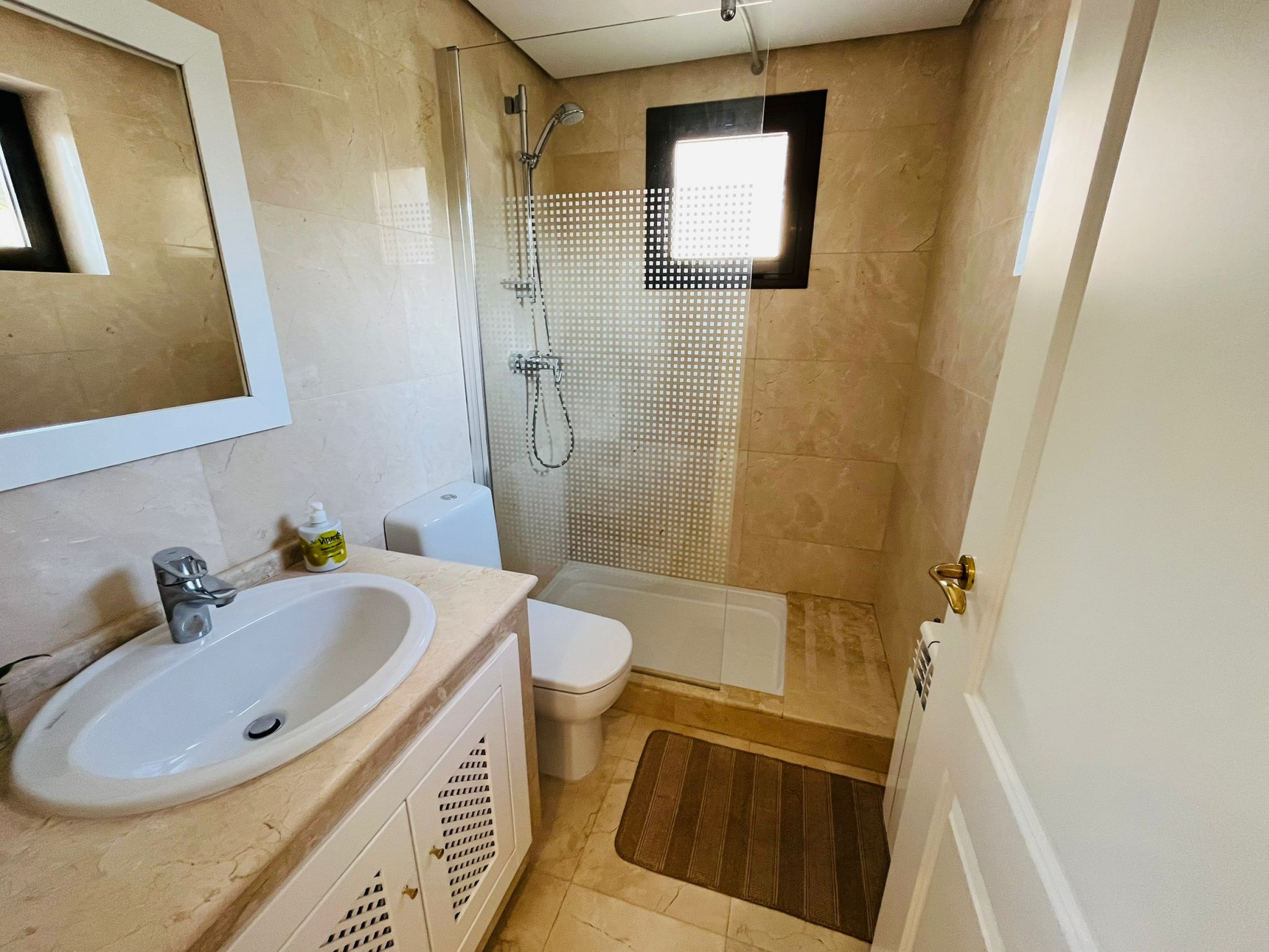 Master bedroom in villa for sale in Los Alcazares