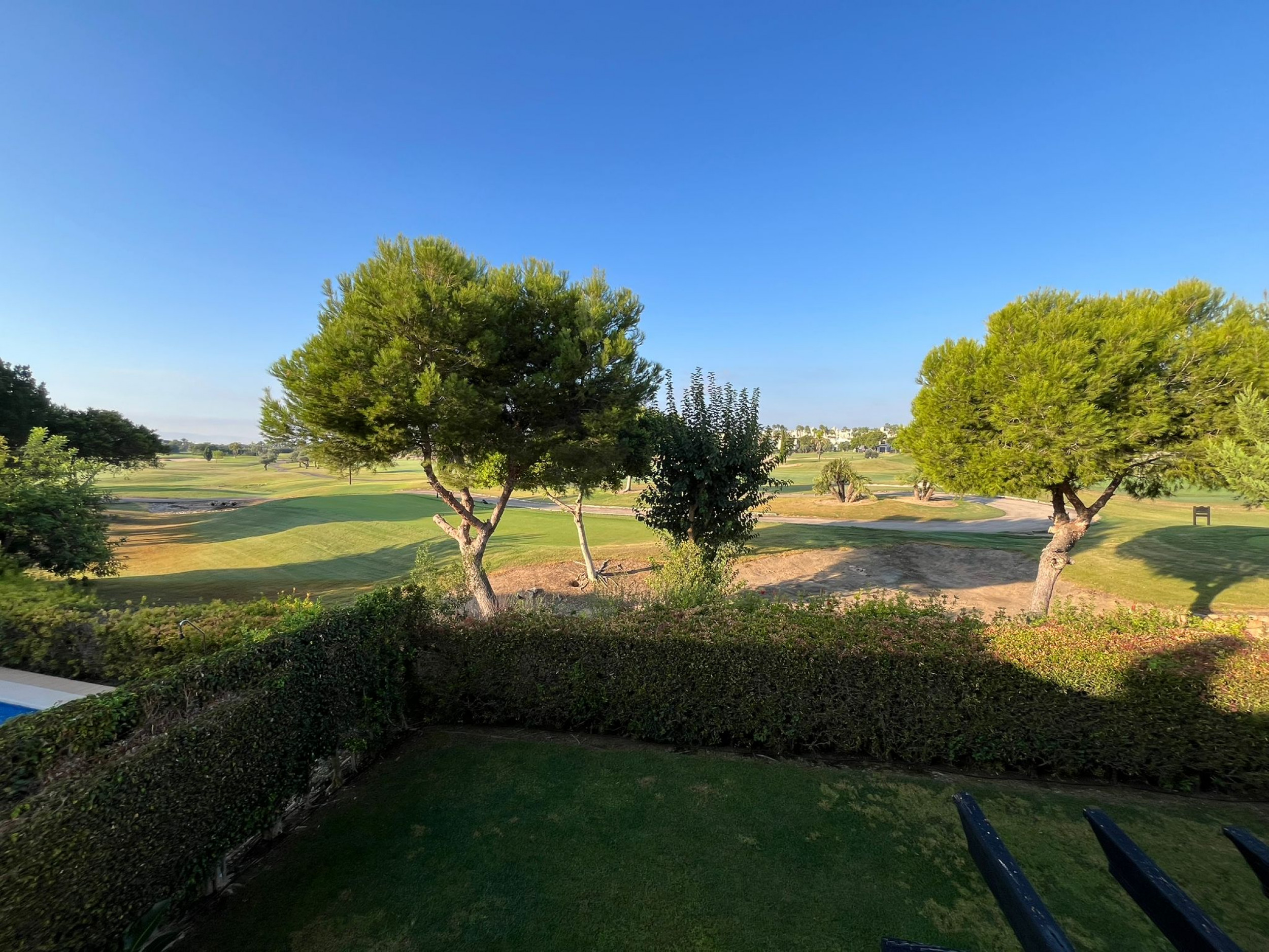 Garden in villa for sale in Los Alcazares