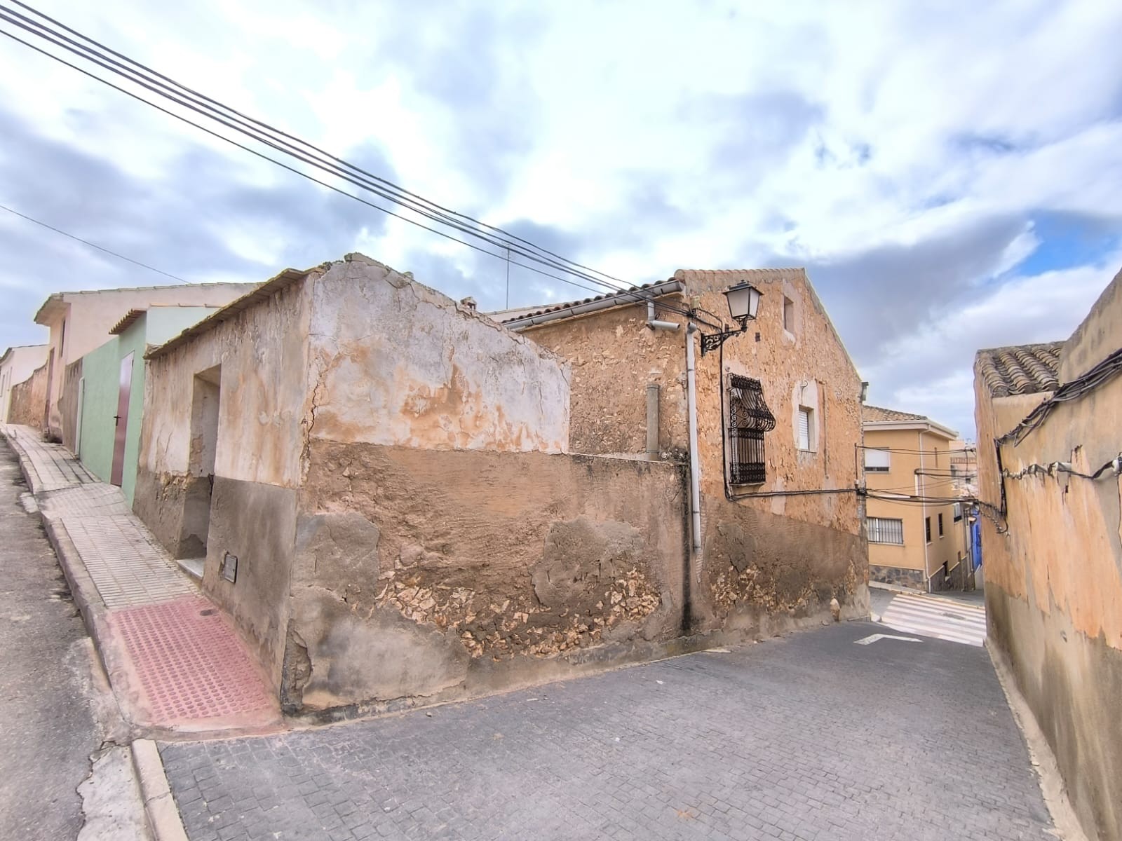 Townhouse to Reform in Prime Location – Excellent Investment Opportunity