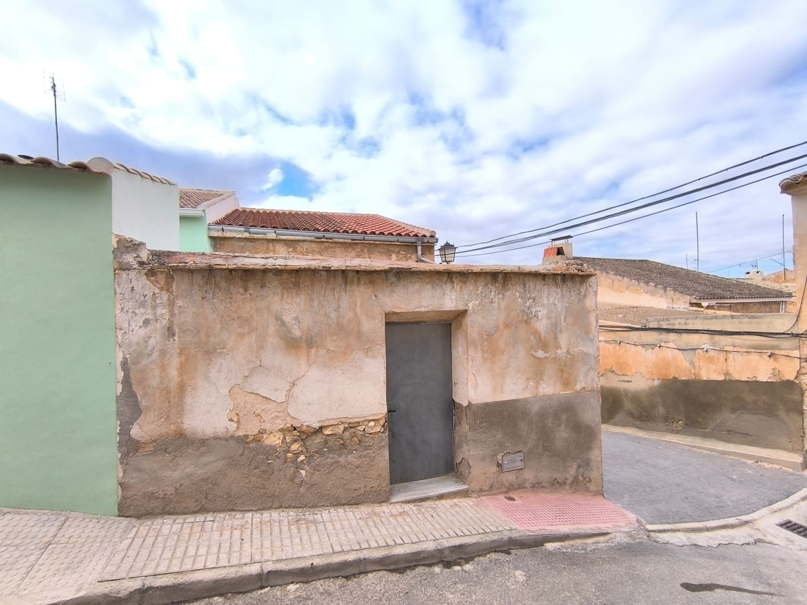 Townhouse to Reform in Prime Location – Excellent Investment Opportunity