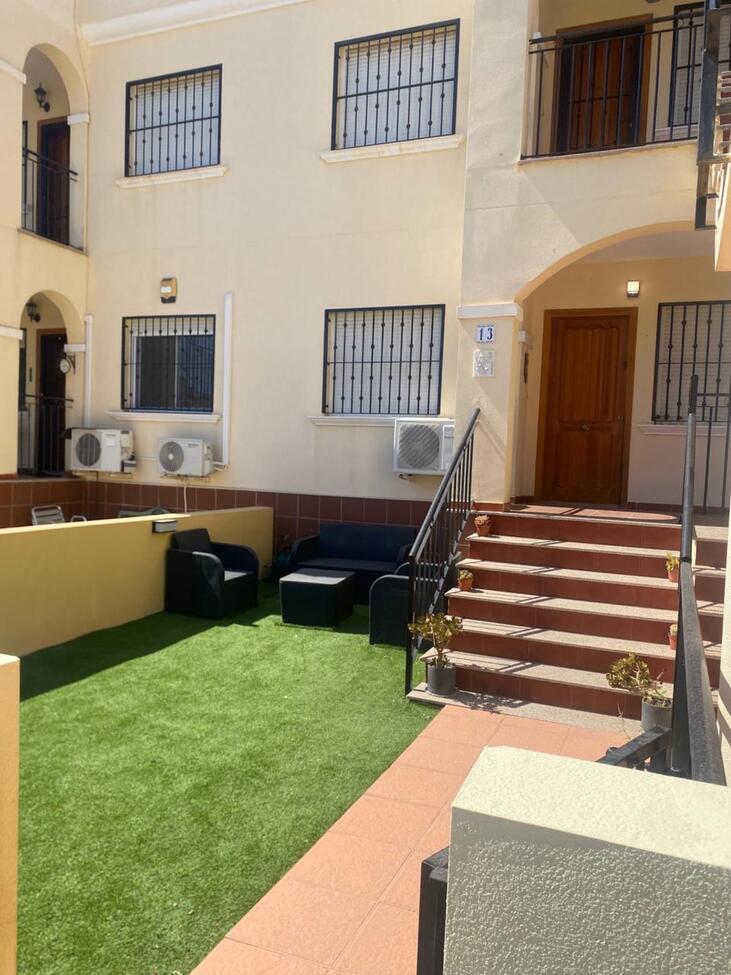 Algorfa (Montemar)2 Bedroom Ground Floor Flat with an artificial grassed terrace both at the front a