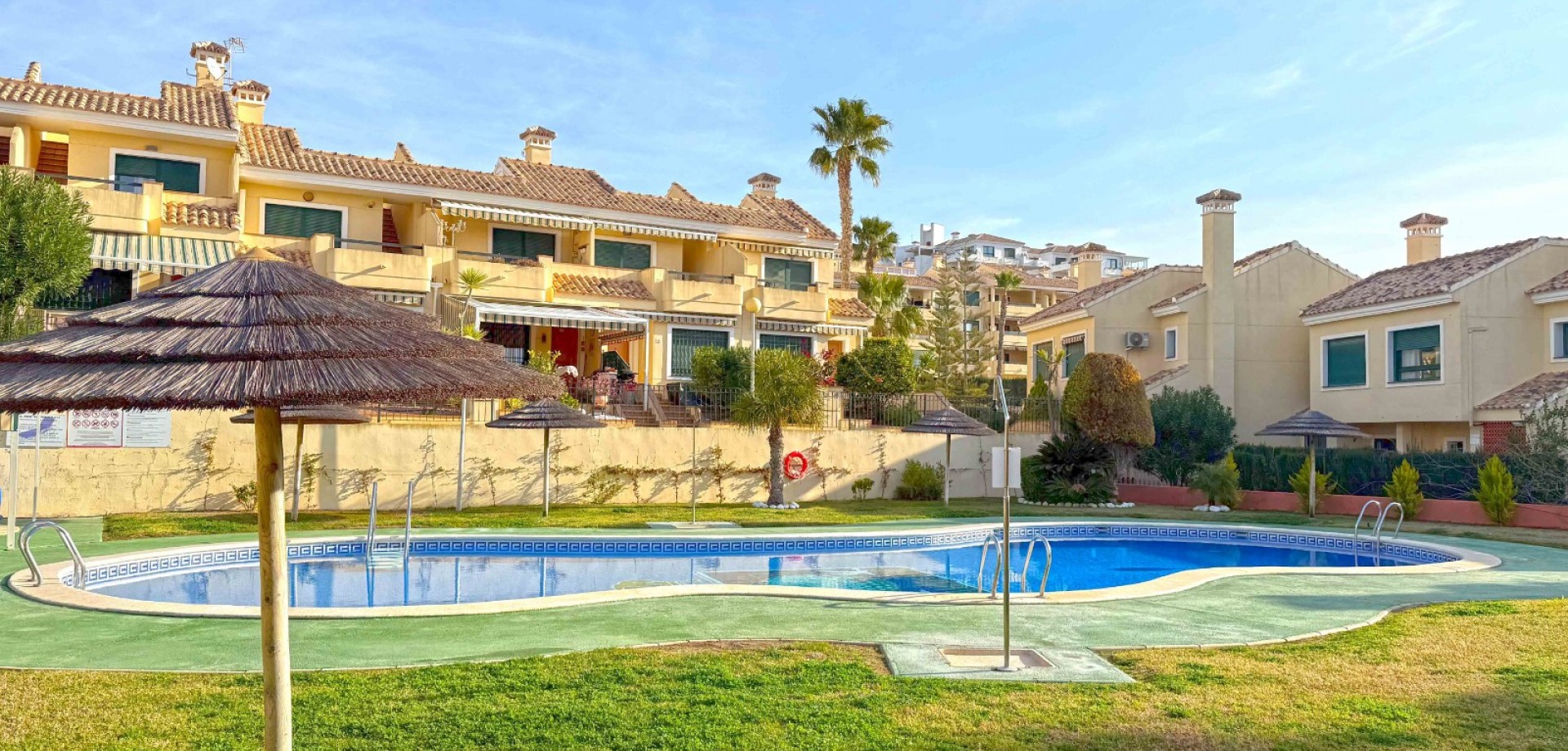 Garden in apartment for sale in Orihuela Costa