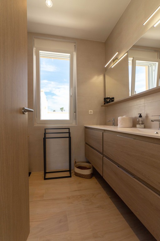 Bedroom in villa for sale in Torrevieja