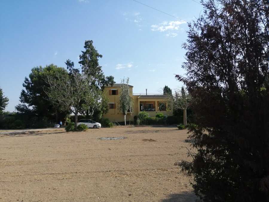 Master bedroom in villa for sale in Daya Nueva