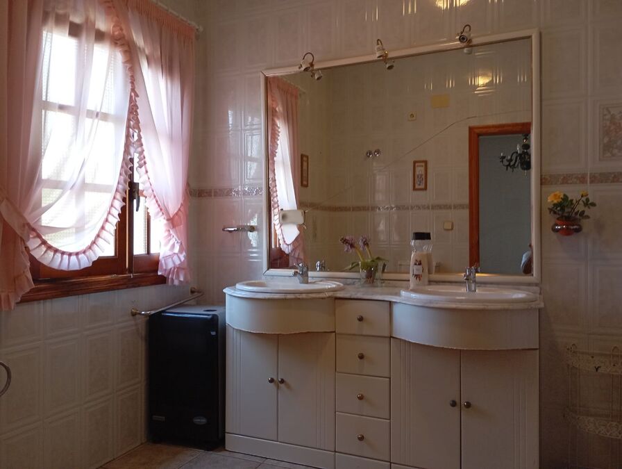 Living room in villa for sale in Daya Nueva