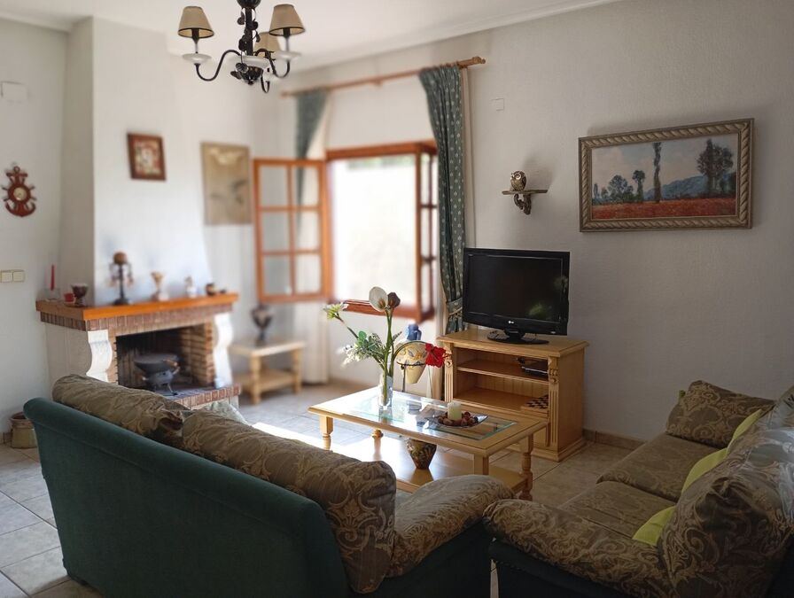 Bedroom in villa for sale in Daya Nueva