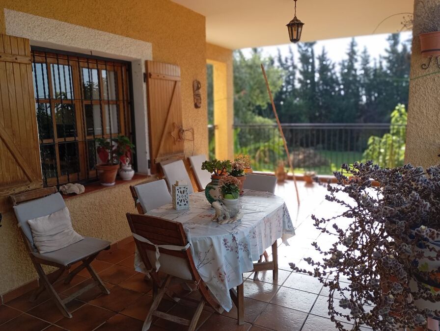 Bedroom in villa for sale in Daya Nueva