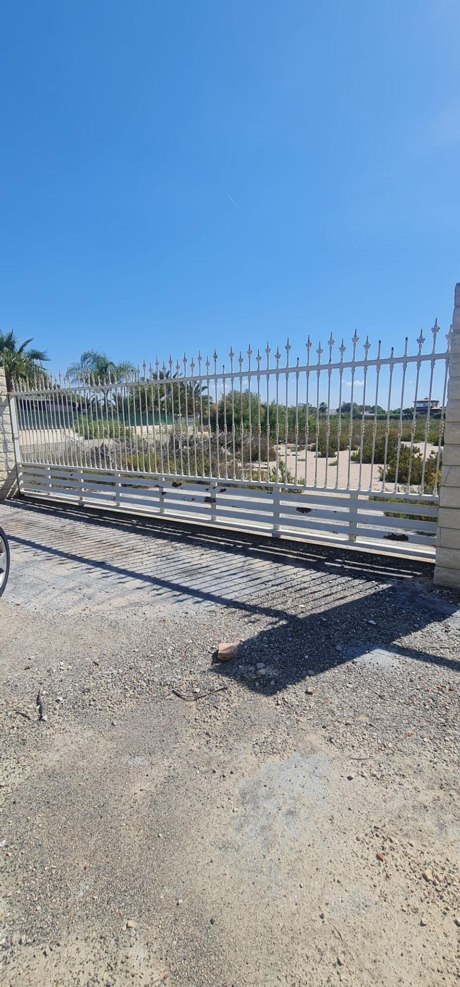 PLOT OF 17000M2 between the Marina and La Hoya PROPERTY: For sale a plot of 17000m2 between La Marin