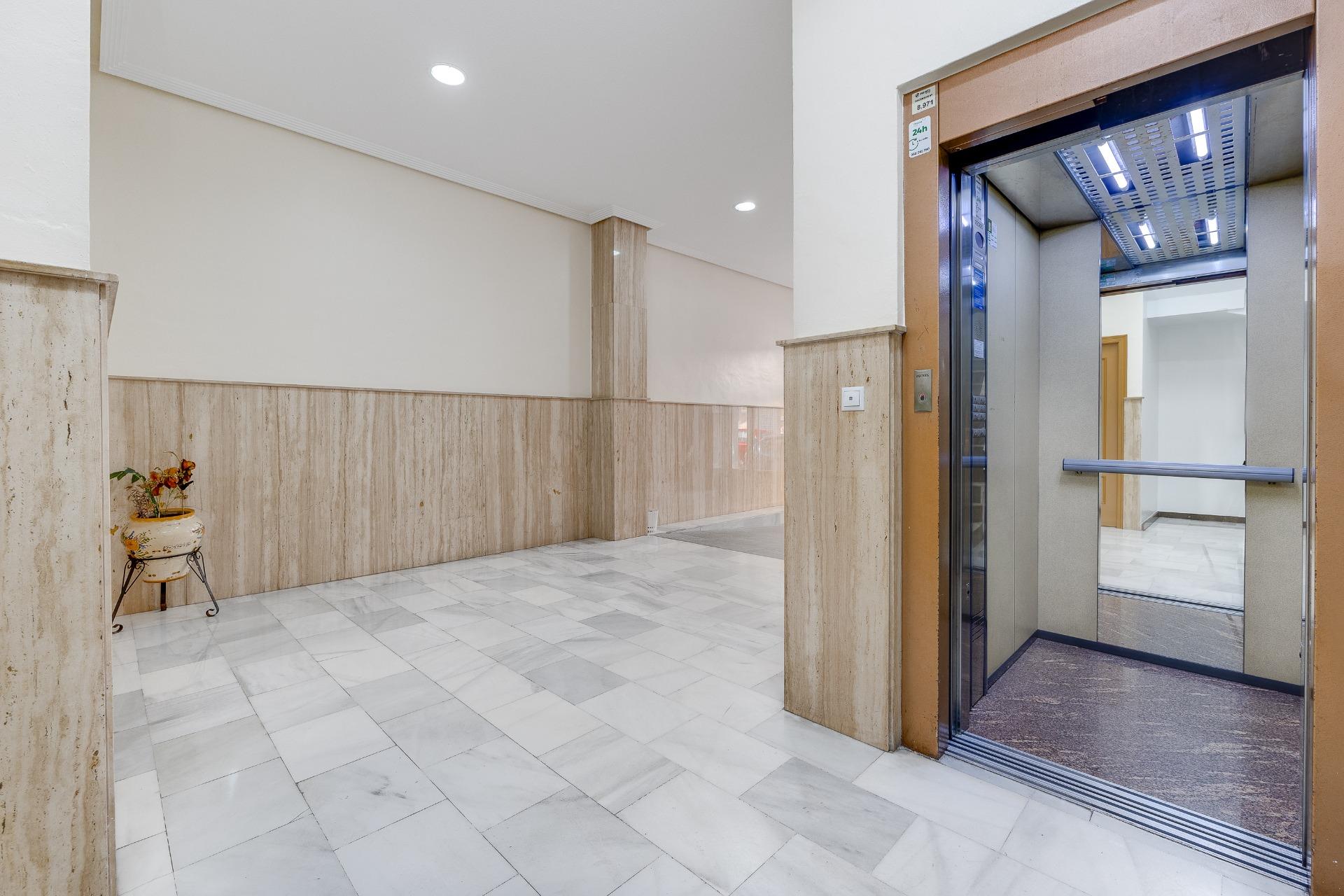 Garden in penthouse for sale in Torrevieja