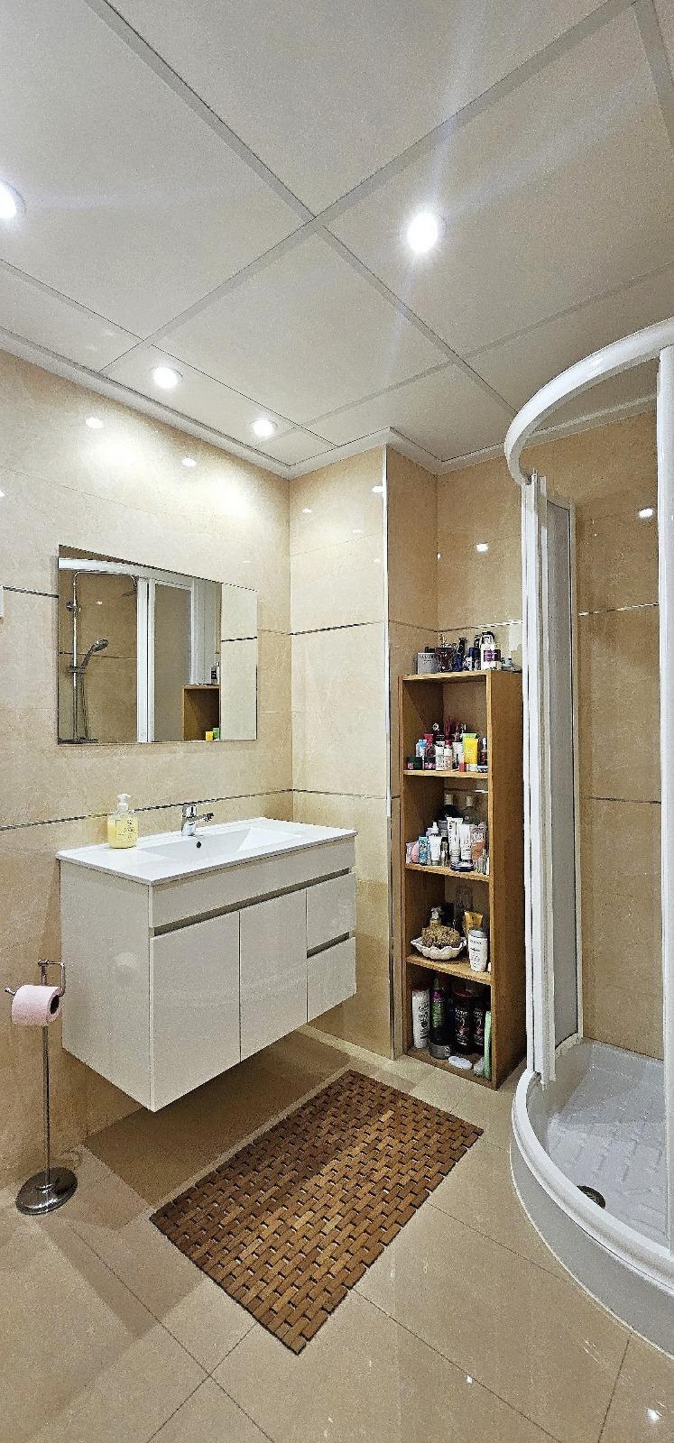 Bedroom in apartment for sale in Torrevieja