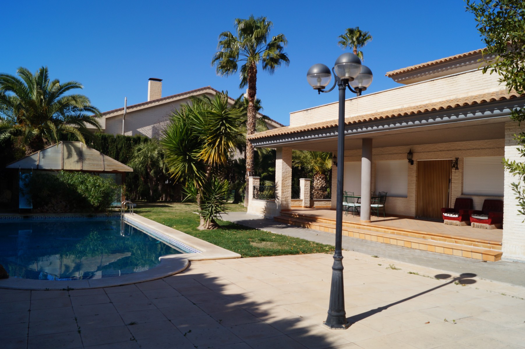 Dining area in villa for sale in Elda