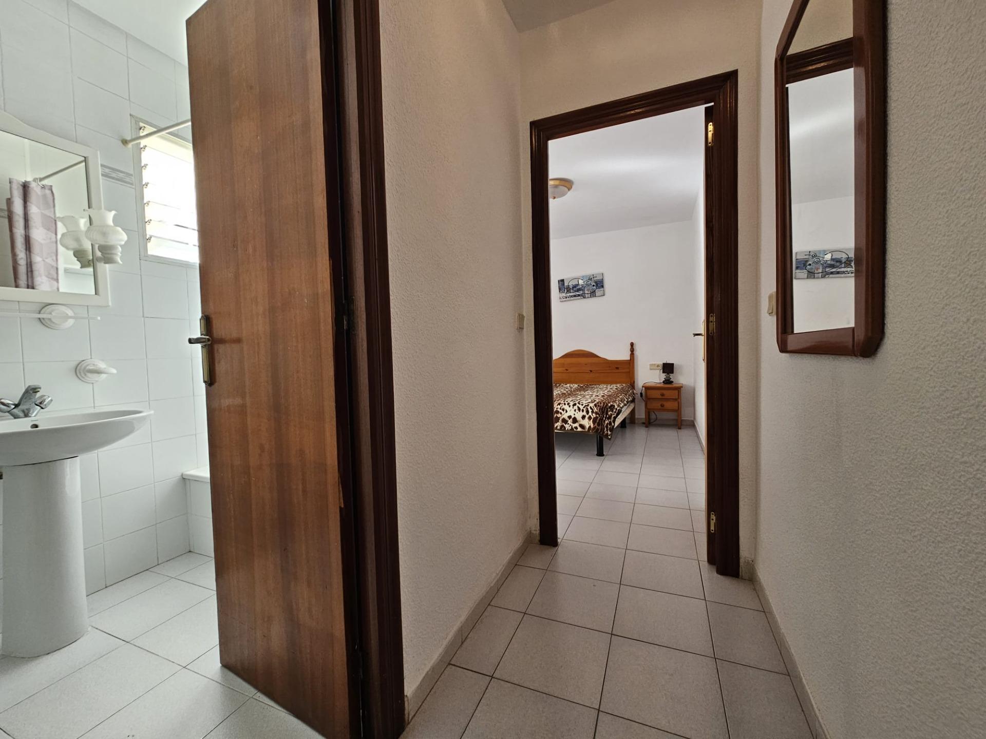 We present this cozy penthouse located just 450 meters from Playa del Cura, one of the most sought-a