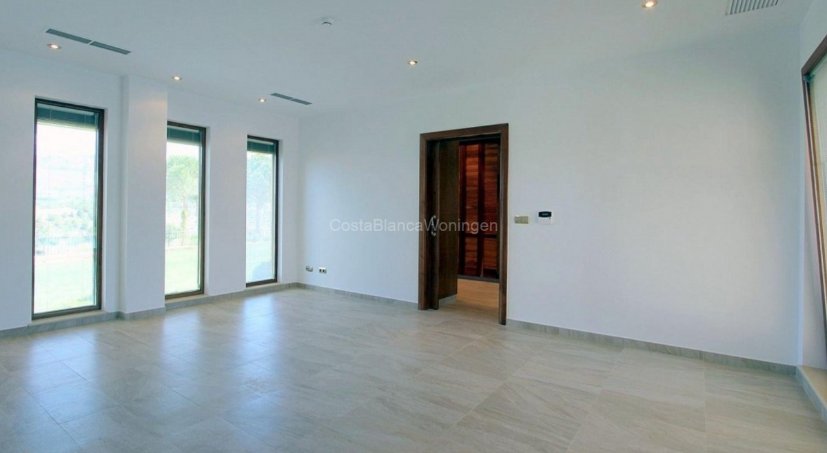 Garden in villa for sale in Penaguila