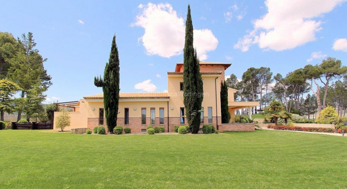 Terrace in villa for sale in Penaguila