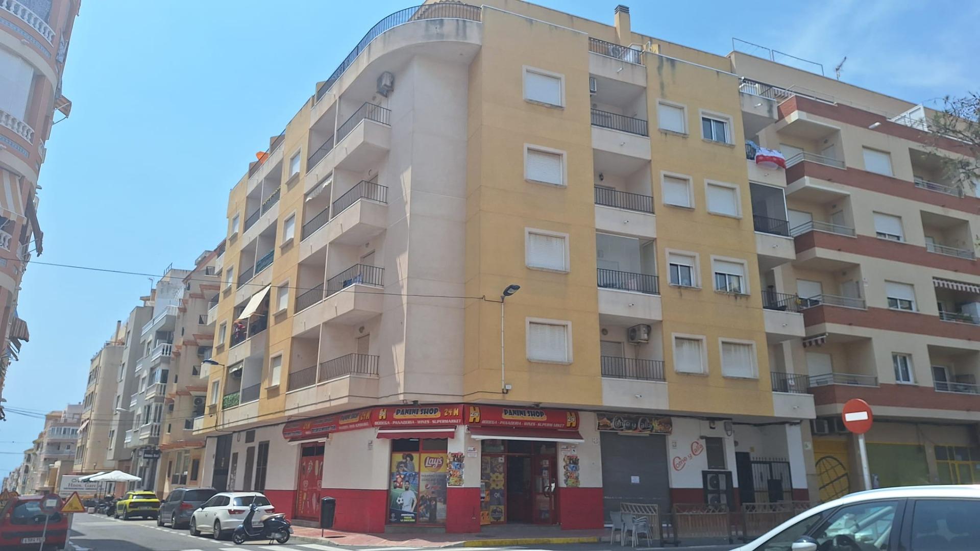 Kitchen in apartment for sale in Torrevieja