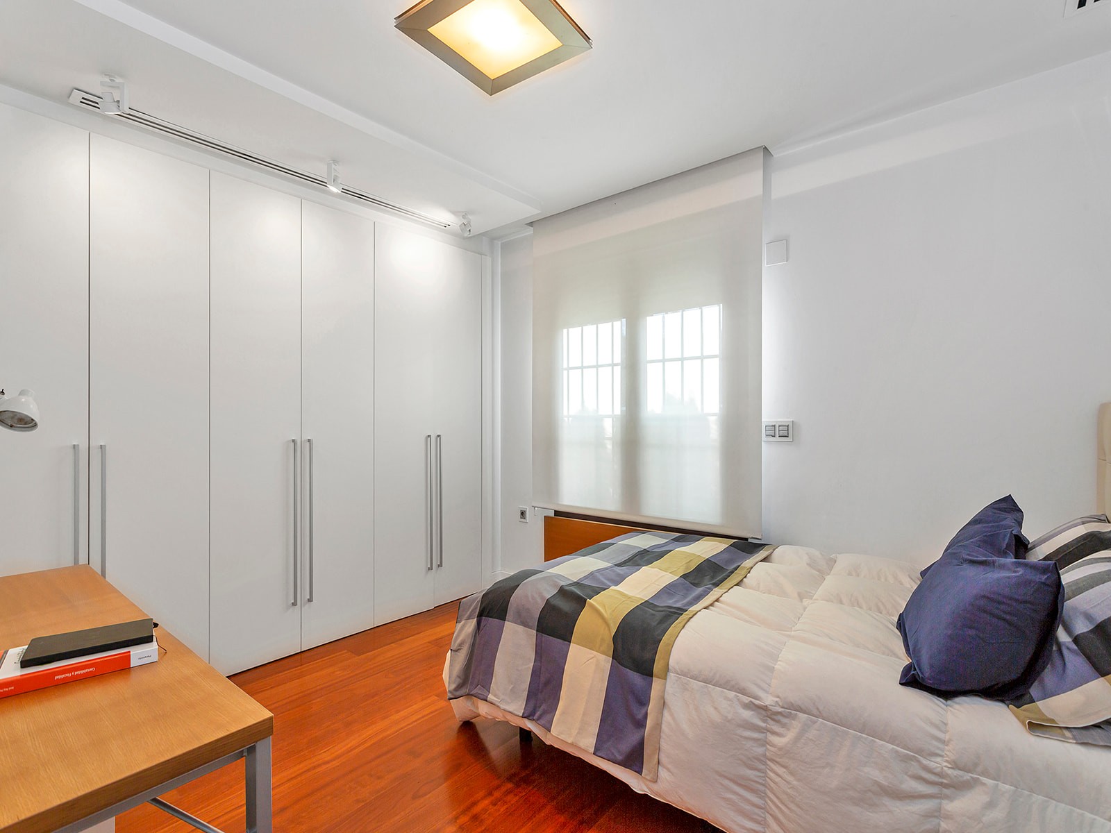 Bedroom in villa for sale in Algorfa