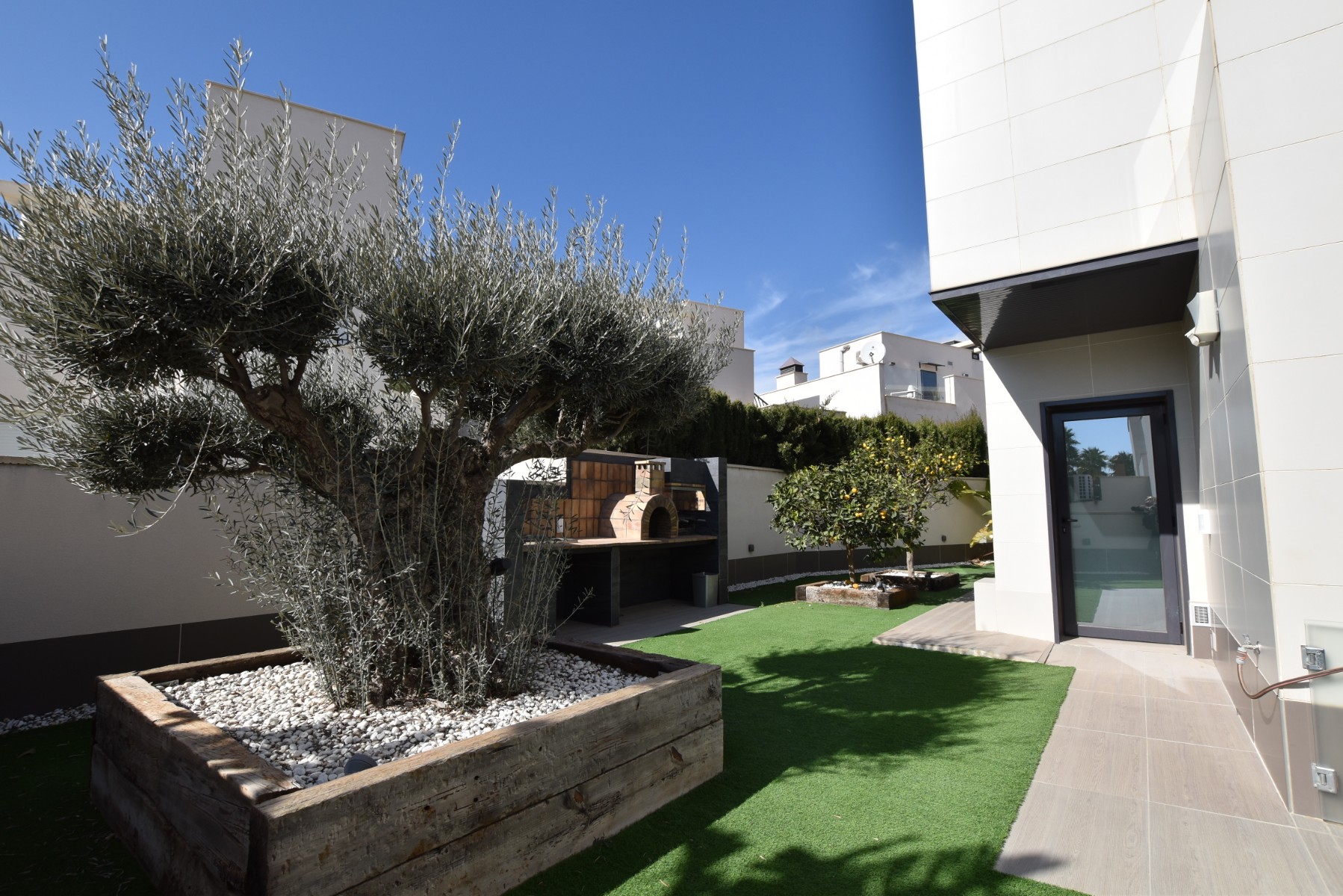 Garden in villa for sale in San Miguel de Salinas