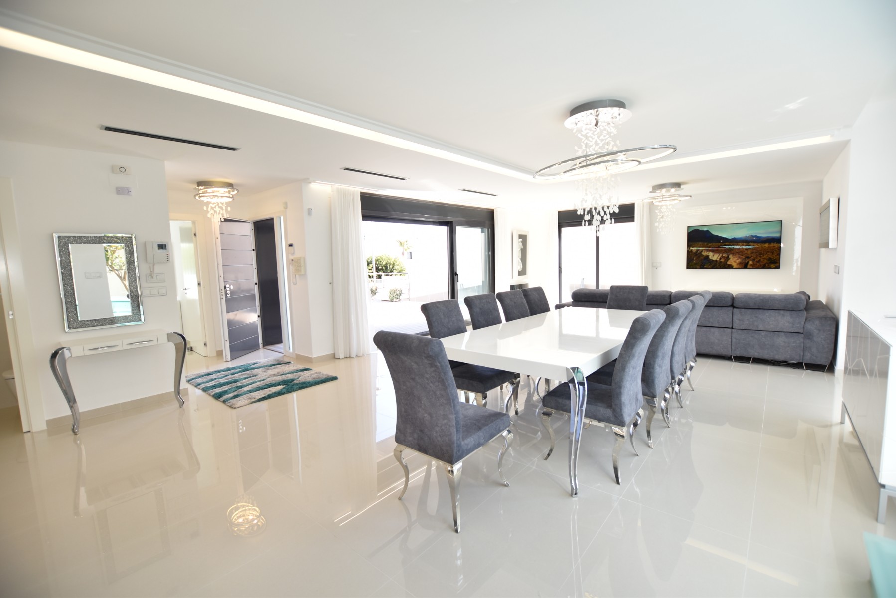 Dining area in villa for sale in San Miguel de Salinas