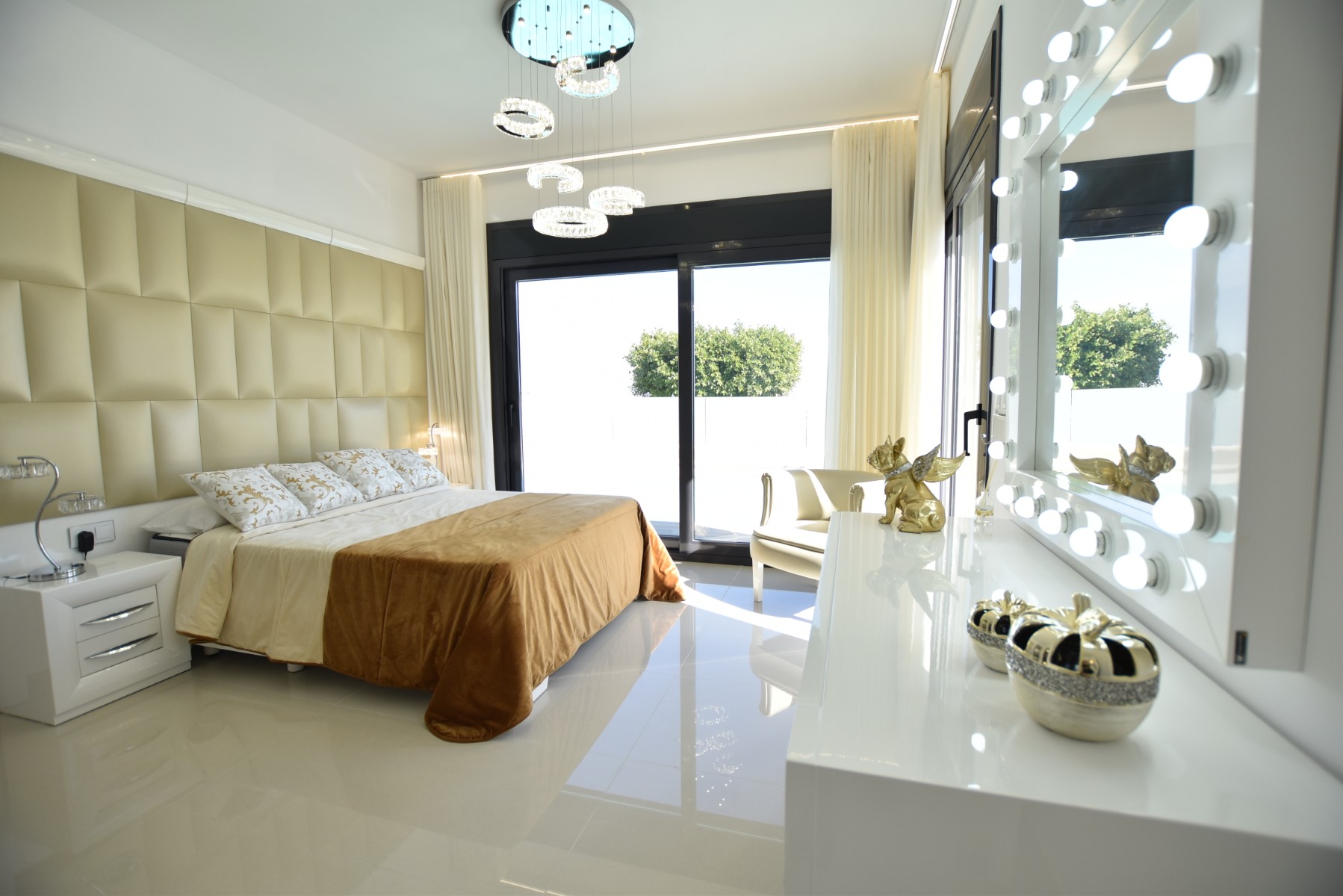 Exterior view in villa for sale in San Miguel de Salinas